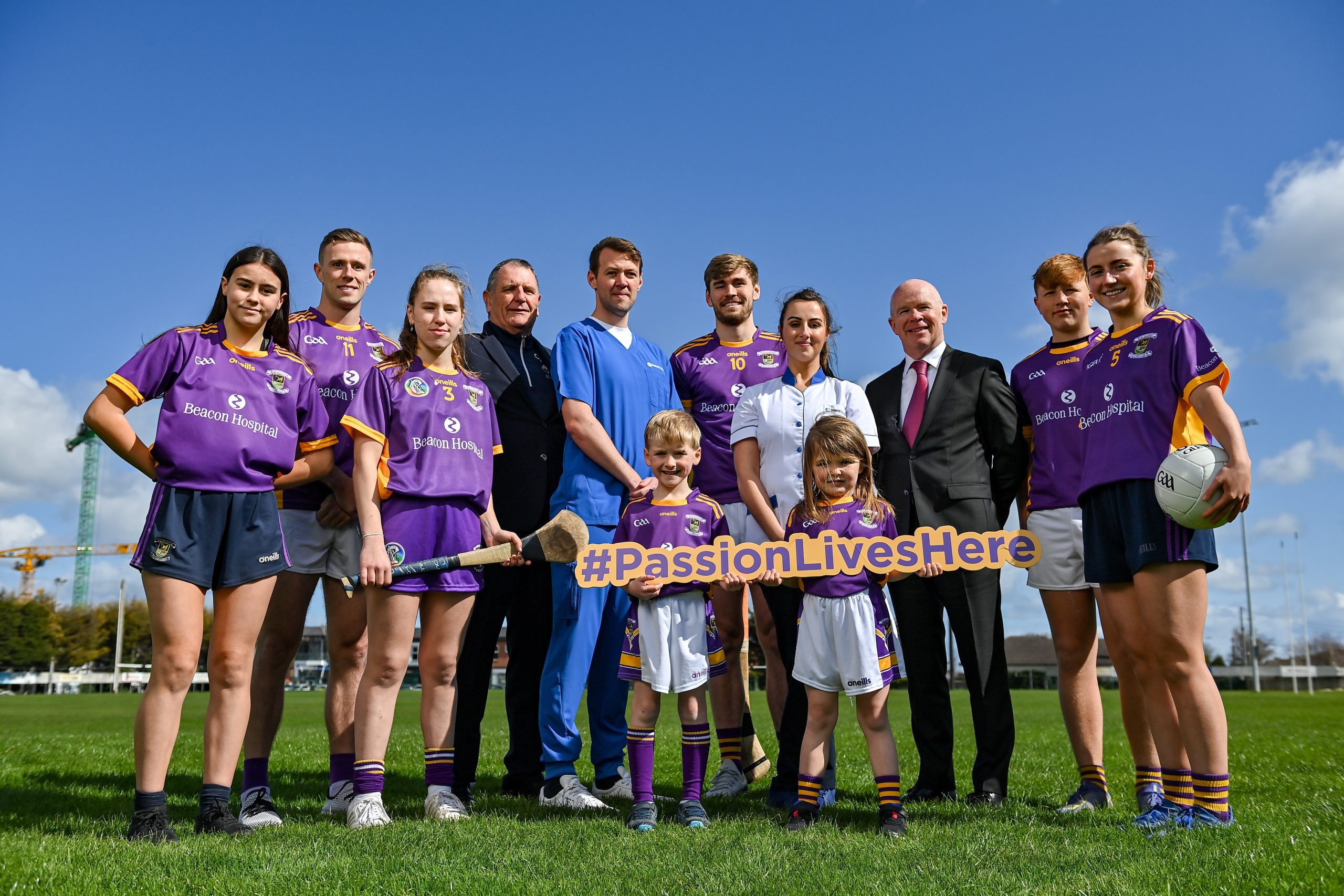 Kilmacud Crokes team line up with Beacon Hospital staff